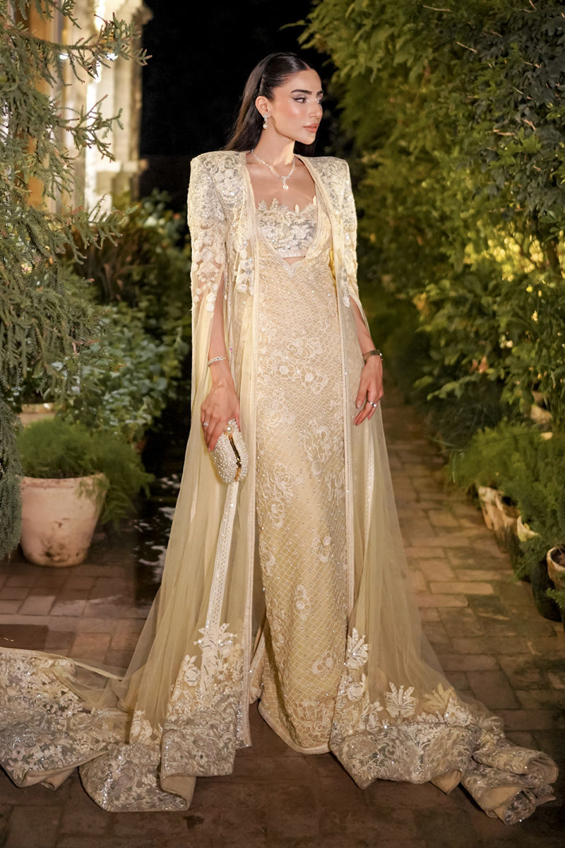 Rija Mujahid in Lueur D'or
