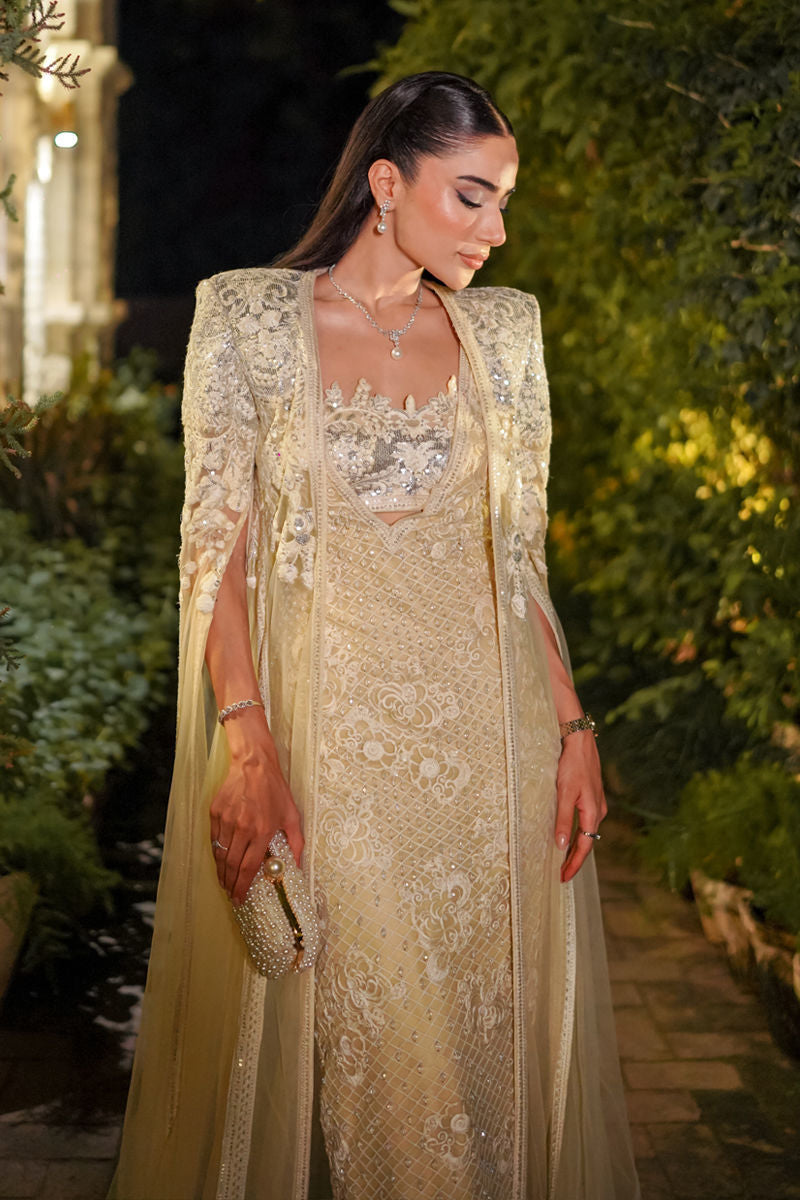 Rija Mujahid in Lueur D'or